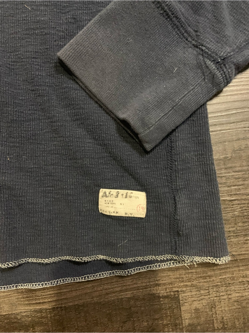 American Eagle Outfitters Navy Blue Long Sleeve Graphic Tee - Picture 3 of 4